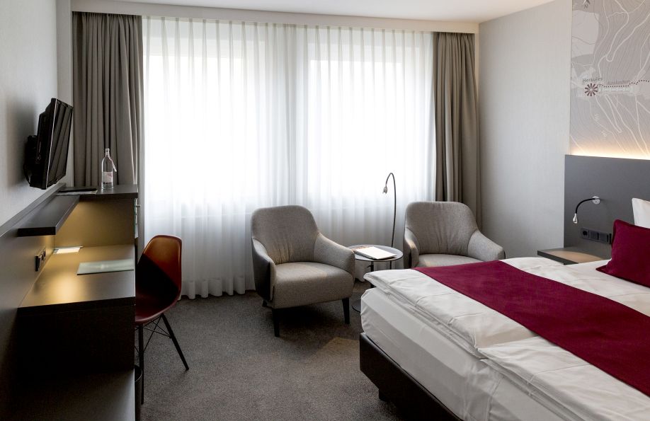 Schreibtisch und Einrichtung Zimmer Pure